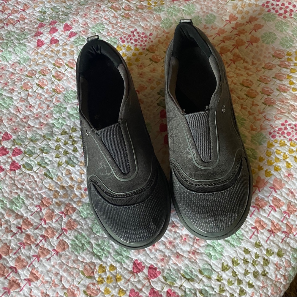 BZEES Gray Derive Slip On Sneaker, good condition.